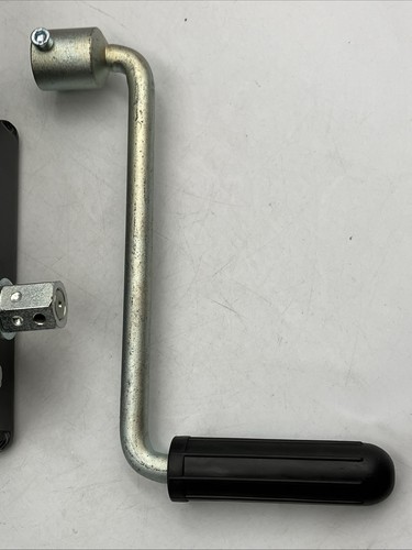 CURT Hand Winch (1,700 lbs., 8in Handle) 29427 Trailer Winch - Picture 4 of 7