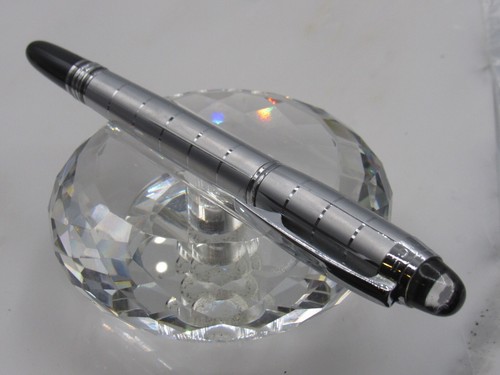 GREAT WRITERS S WALKER CRYSTAL HEAD SERIES SILVER CHECKED ROLLER BALL PEN - Picture 5 of 5