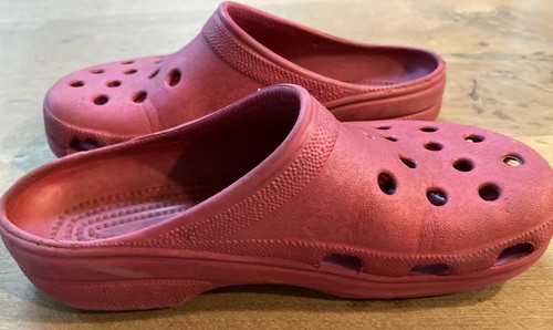 One of a kind Crocs - collectible Raspberry color with no strap M5/W7 - used - Picture 8 of 10