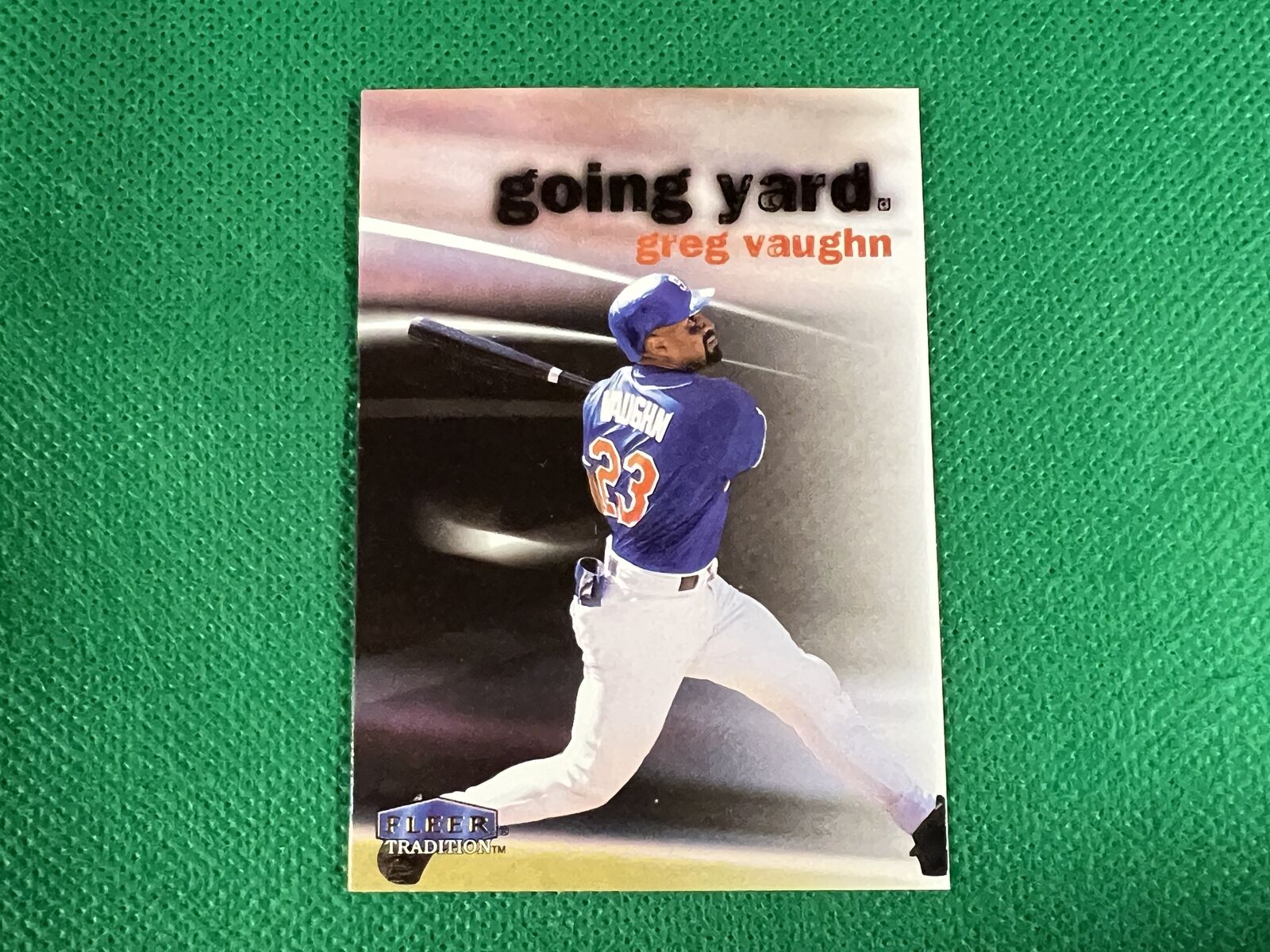 1999 Fleer Tradition Going Yard #14 Greg Vaughn San Diego Padres