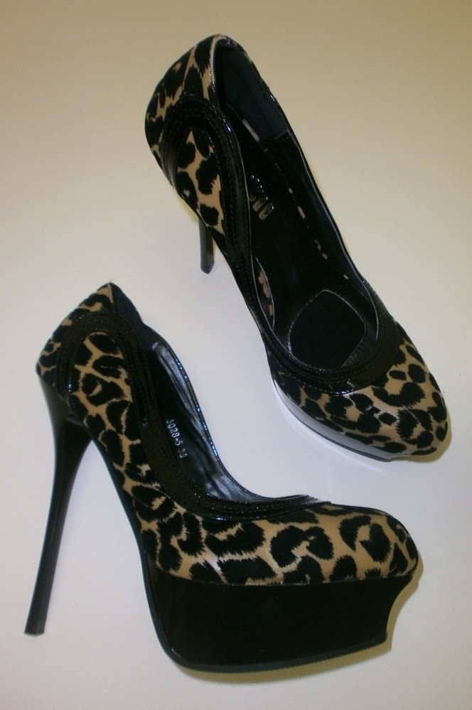 KVÖLL Damen Pumps / High Heels mit Plateausohle schwarz mit Leopardenmuster NEU KVÖLL Damen Pumps / High Heels mit Plateausohle schwarz mit Leopardenmuster NEU