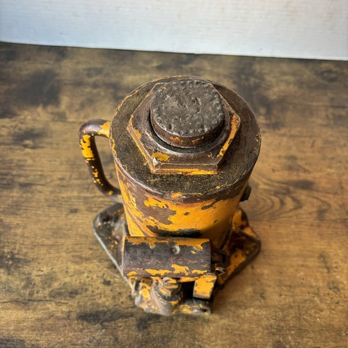 Vintage Blackhawk Jack Mfg 12 Ton Hydraulic Bottle Jack Model No. D8.7 - Picture 20 of 24