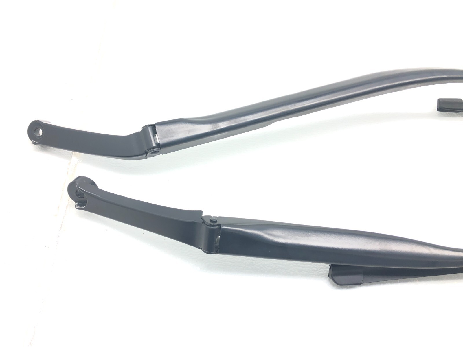2017-2022 MASERATI LEVANTE FRONT WINDSHIELD WIPER ARM W/ BLADE SET X2 OEM.
