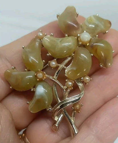 Vtg. Uniq Gold Toned Agate Floral Brooch W Faux Pearl. - Picture 2 of 15