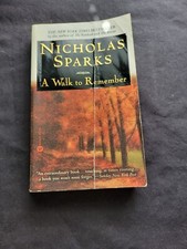 A Walk to Remember by Nicholas Sparks, Paperback Bestseller