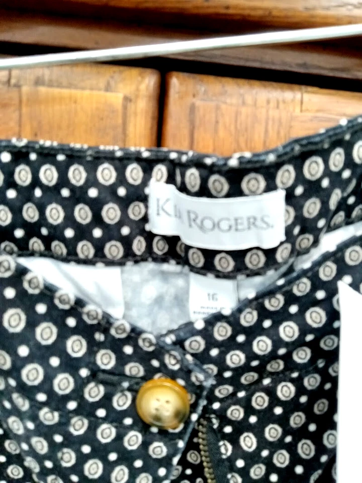 Pantalones cortos elásticos Kim Rogers talla 16 para mujer negros blancos tostados estampado geográfico Foto 4 de 4