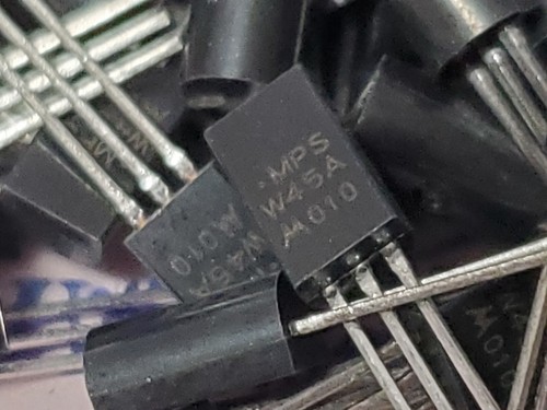 5 pz NOS Motorola MPSW45A TO92L 1 W triodo Darlington 1A/50V nuovo venditore USA - Foto 2 di 7