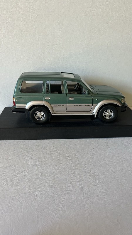1992 Green Toyota Turbo Land Cruiser VX Limited Road Tough 1/18 Diecast