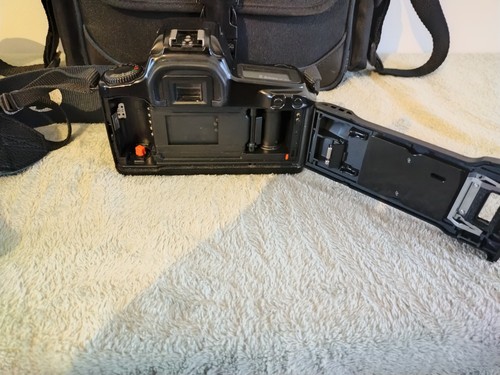 Canon EOS 1000F With Sigma UC Zoom 70-210mm 1:4-5.6 lens,Hama F66 Case And Film - Picture 16 of 24