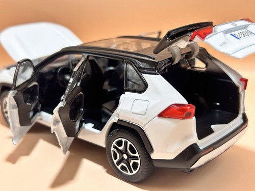 Modellino auto in lega 1:32 Toyota RAV4 SUV metallo pressofuso auto giocattolo fuoristrada ~ bianco - Foto 19 di 19