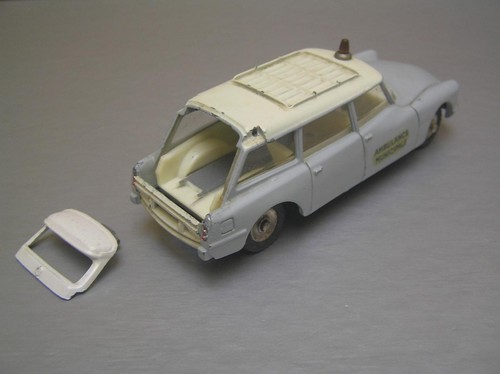 Dinky Toys 556 Citroen ID 19 Ambulance made in France Good Condition - Picture 6 of 9