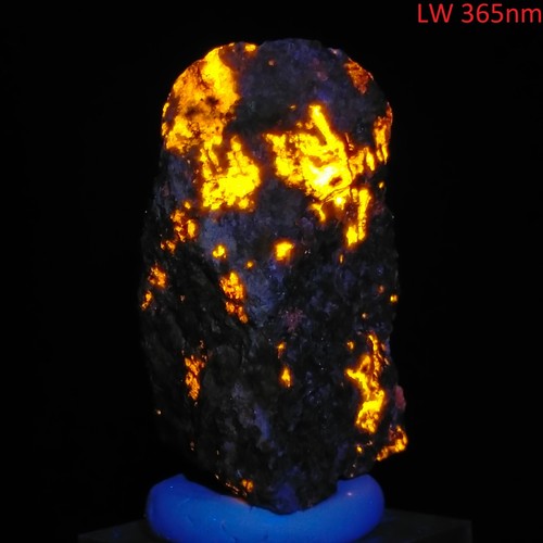 Fluorescent Wernerite Scapolite & Zircon LW & SW mineral specimen Canada 0.27kg - Picture 4 of 11