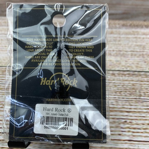Hard Rock Cafe Almaty Kazakistan Spilla Pick Chitarra Edizione Limitata 2015 - Foto 4 di 5
