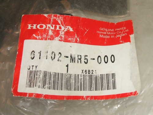 Honda PC800 Pacific Coast Left Front Fender Mount Bracket 1989-1996 Oem New - Foto 2 di 3