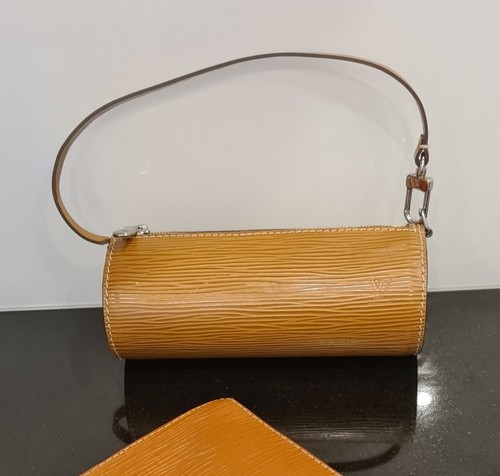 Louis Vuitton Pochette Accessoires Tasche Klein Epi Leder Papillon Mini
