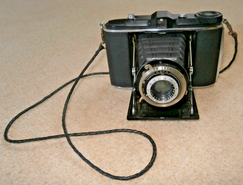 Vintage agfa isolette 6 x 6 Camera with original strap.