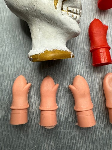 LOTE DE PIEZAS DE MARIONETAS DE MANO de colección Cabeza Esqueleto y 9 Manos Rojo/Melocotón - Imagen 7 de 21
