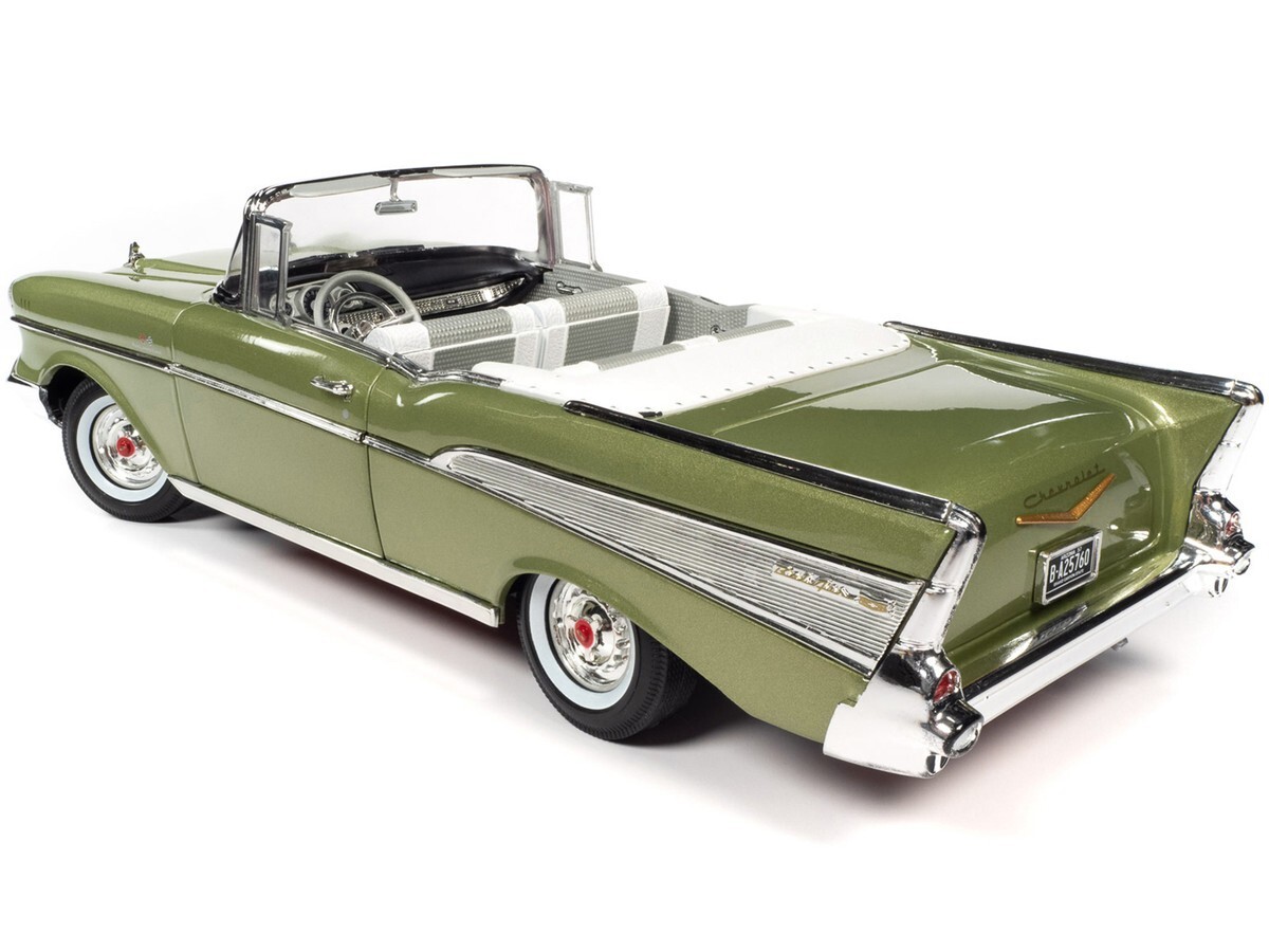 CHEVROLET BEL AIR 1957 1/18 ライトグリーン AUTOWORLD 1957 CHEVROLET BEL AIR CONVERTIBLE 1/18 DIECAST LAUREL