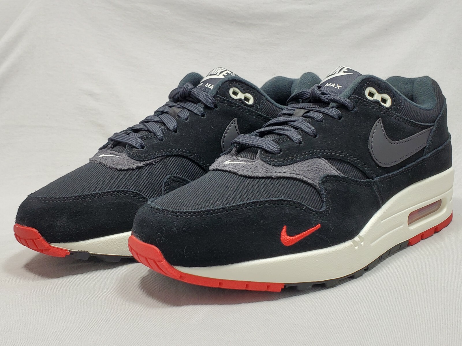 sensación virar adiós Nike Air Max 1 Premium Bred Black Suede Red White Jordan 875844-007 Size 6 W 7.5 for sale online | eBay sensación virar adiós Nike Air Max 1 Premium Bred Black Suede Red White Jordan 875844-007 Size 6 W 7.5 for sale online | eBay