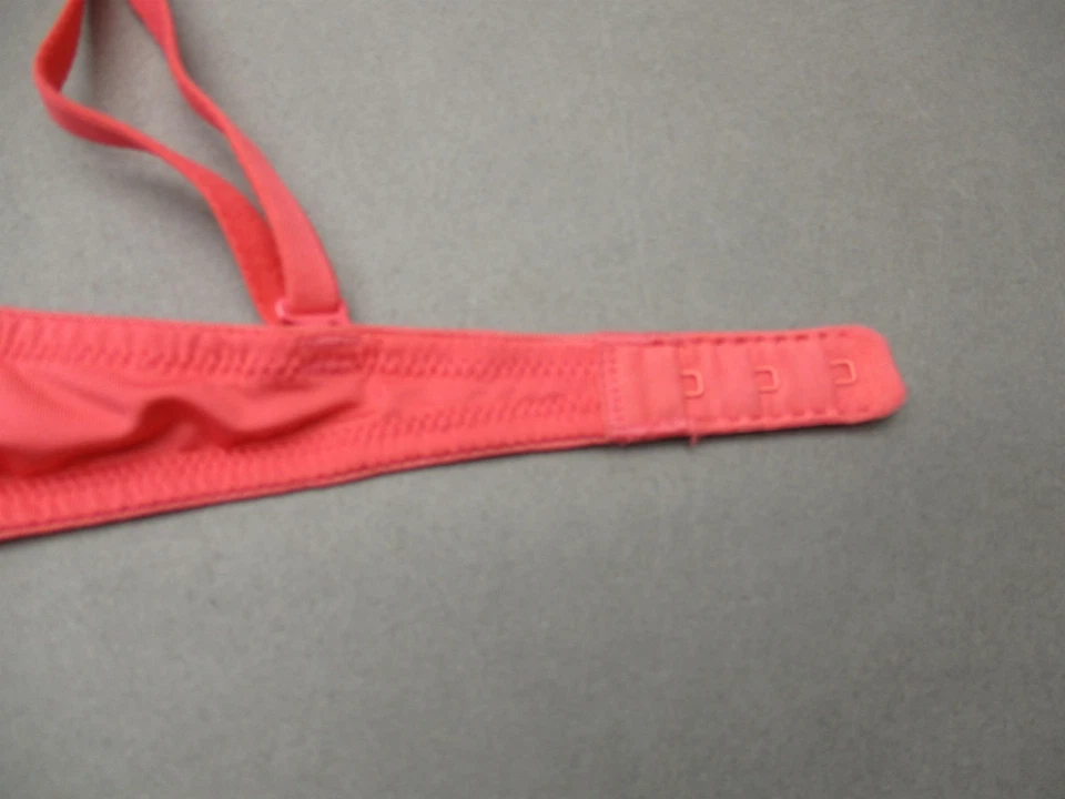 Sujetador Camiseta Hanes Talla 34/L Mujer Rojo Inalámbrico Forrado Cierre Trasero Sin Costuras 6M Foto 4 de 4