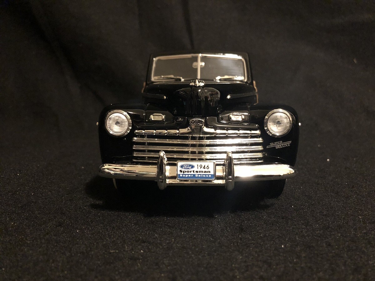 Lucky Diecast Signature Series 1946 Ford Sportsman 1:18