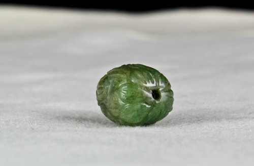 NATURAL UNTREATED EMERALD CARVED BEAD 28.63 CARAT GEMSTONE FOR DESIGNING PENDANT - Picture 4 of 5