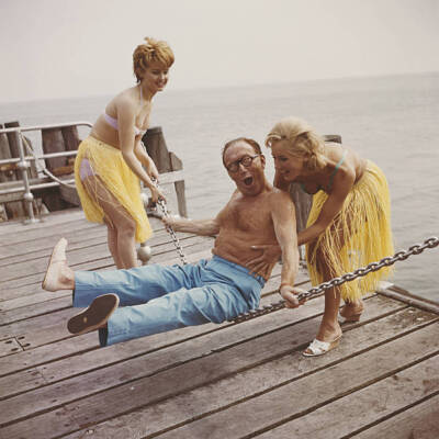 English Actor And Comedian, Arthur Askey Bare Chested With Tw 1960s Old Photo