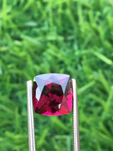 Beautiful mozambique rhodolite garnet faceted gemstone cushion cut 2.50 carat - Picture 4 of 5