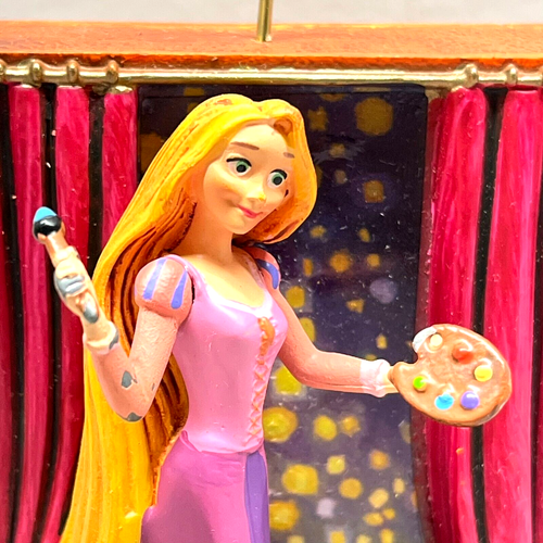 Disney Tangled Christmas Ornament Rapunzel Gemälde mit Pascal freistehend - Bild 7 von 23