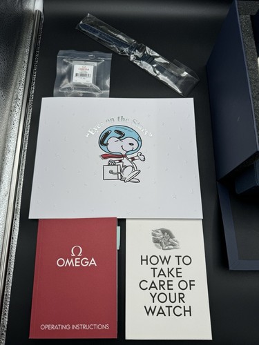 2025 OMEGA Speedmaster "Silver Snoopy Award" 50th Watch 310.32.42.50.02.001 - Picture 9 of 11