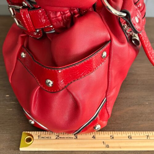 Bolso de Hombro Wilson Cuero Rojo con Cinturón Y2K Corazón Dije Moto Cartera Patente Borde - Imagen 7 de 15