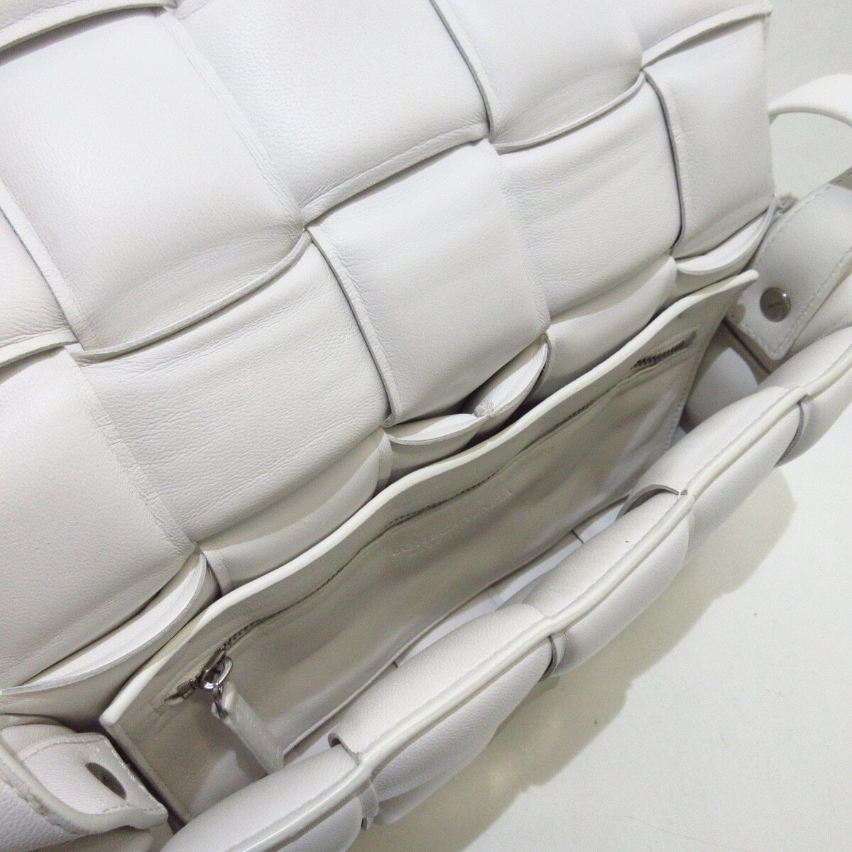 Auth BOTTEGA VENETA Padded Cassette 591970 White Leather Auth BOTTEGA VENETA Padded Cassette 591970 White Leather