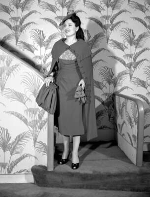 Radio singer Joan Brooks modeling evening clothes May 12 1944 Old Photo 2