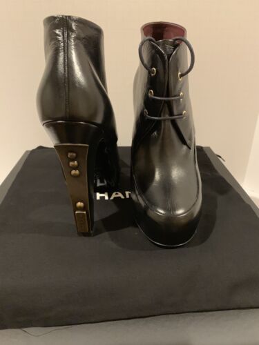 CHANEL Schnür Boots Booties Plateau Logo Nieten Absatz Schwarz Leder Schuhe 37,5 - Bild 11 von 12