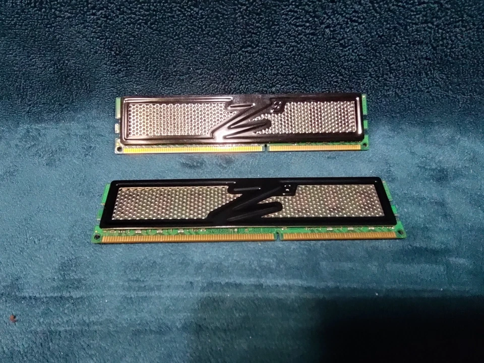 OCZ Technology PC3-12800 4 GB (2GB X 2) DIMM 1600 MHz DDR3 SDRAM Memory - Image 2 of 4