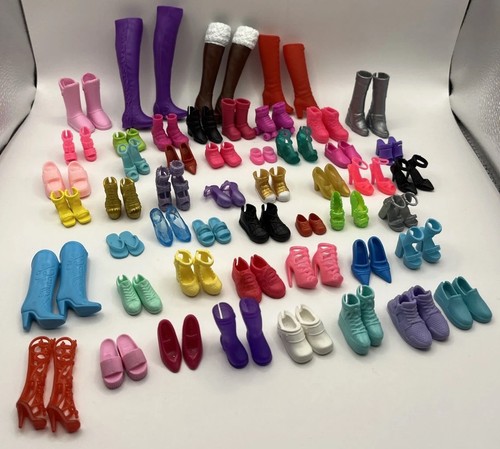 Riesiges Konvolut Vintage 90er Barbie Puppen, Kleidung, Schuhe, Küchenzubehör 250+ Teile - Bild 9 von 24
