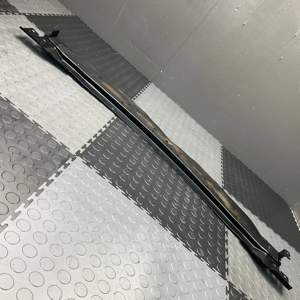 Parachoques delantero Infiniti QX80 2011-2017 riel de radiador superior OEM Foto 4 de 4