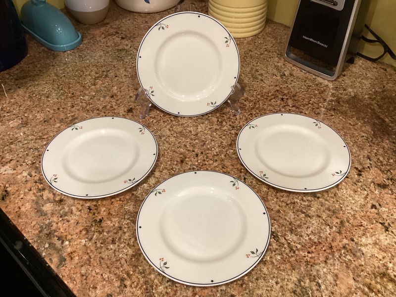 Set of 4 Gorham "ARIANA" Town & Country Fine China Bread/Dessert Plates 6-3/8”