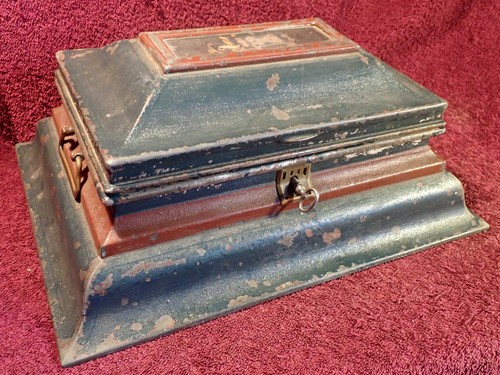 Signed LISA ANTIQUE ALL ORIGINAL TIN METAL TRUNK CHEST FOLK ART SWEDEN SWEDISH - Picture 1 of 10