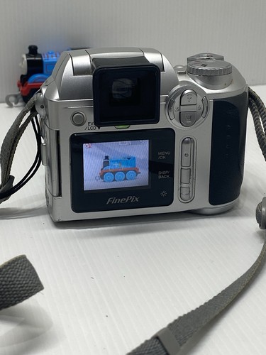 FUJIFILM FinePix S3500 Digital Camera + 64mb XD Card Shoulder Strap Tested - Picture 2 of 13