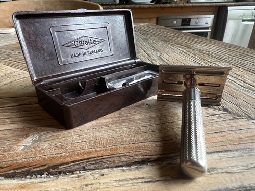 Vintage 1940’s/50’s Gillette “Thin Handled Tech” Safety Razor Set - Picture 2 of 9
