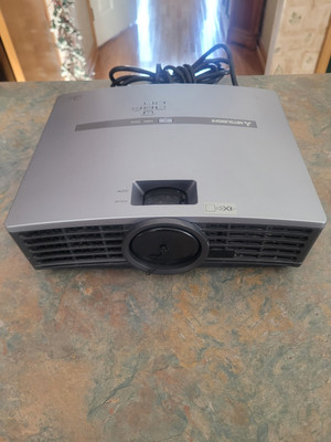 Mitsubishi Electric XD450U LP Multimedia Projector