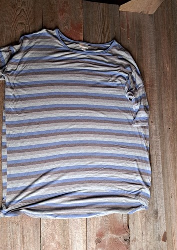 Lularoe Simply Comfortable T Shirt Blue & Gray Striped Size Medium High/Low Hem - Picture 5 of 10