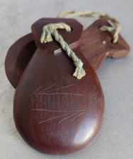 CASTANETS. VINTAGE HAND CARVED WOOD "HAVANA" SOUVENIR.