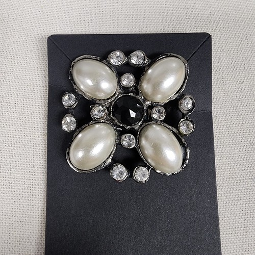 Broche Pin Colgante con Perlas Ovaladas Estrás Negro y Transparente - Imagen 11 de 11
