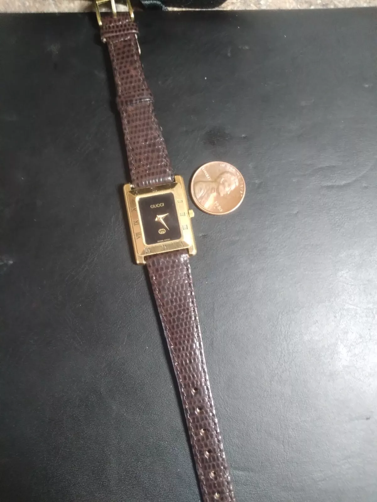 Montre à quartz femme vintage Gucci 4200L