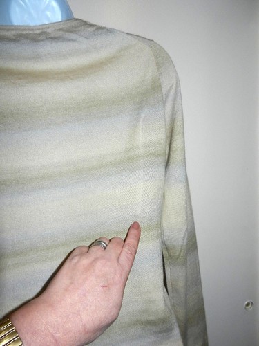 SUÉTER ANNE KLEIN 100% DELGADO CACHEMIRA AMARILLO PÁLIDO OLIVA GRIS RAYAS CUELLO REDONDO XS - Imagen 10 de 12
