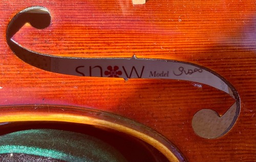 Snow Violin SV200 4/4 20044-3617 w/ Carry Case - Picture 11 of 12