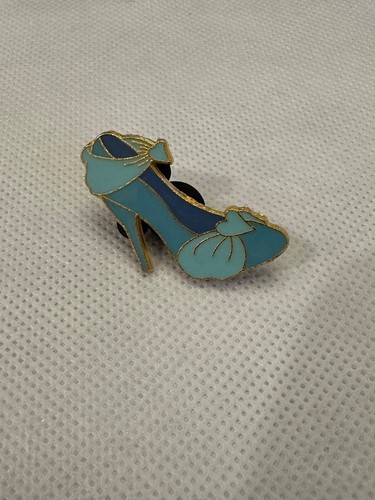 Disney Princess Trading Pin - Cinderella High Heels - Picture 1 of 2