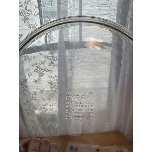 assorted lot of vintage PYREX pie plates - Picture 5 of 7